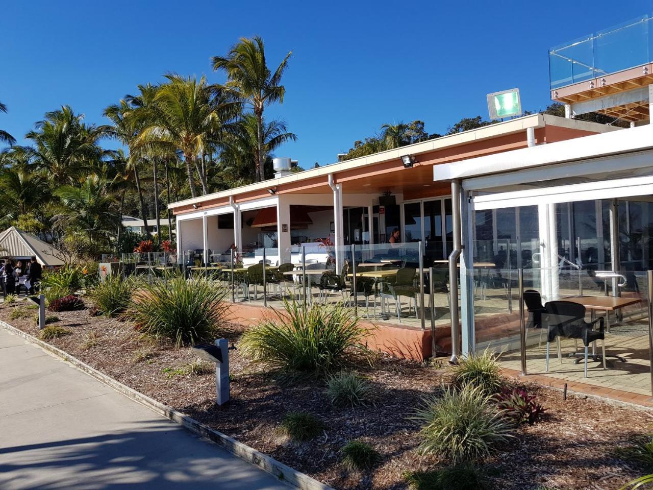 Moreton Island Villas And Apartments Tangalooma Bagian luar foto